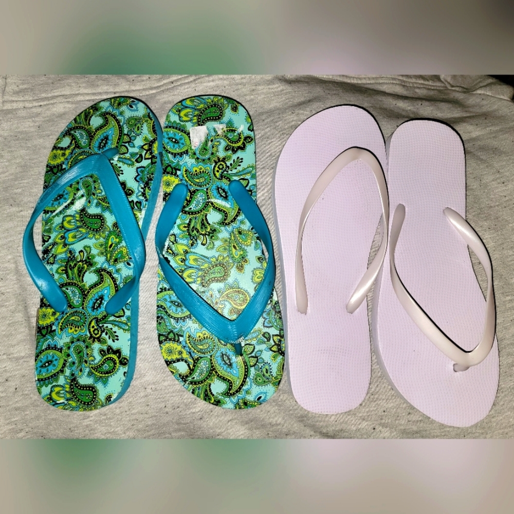 *NWOT* 2 - pair of flip flops